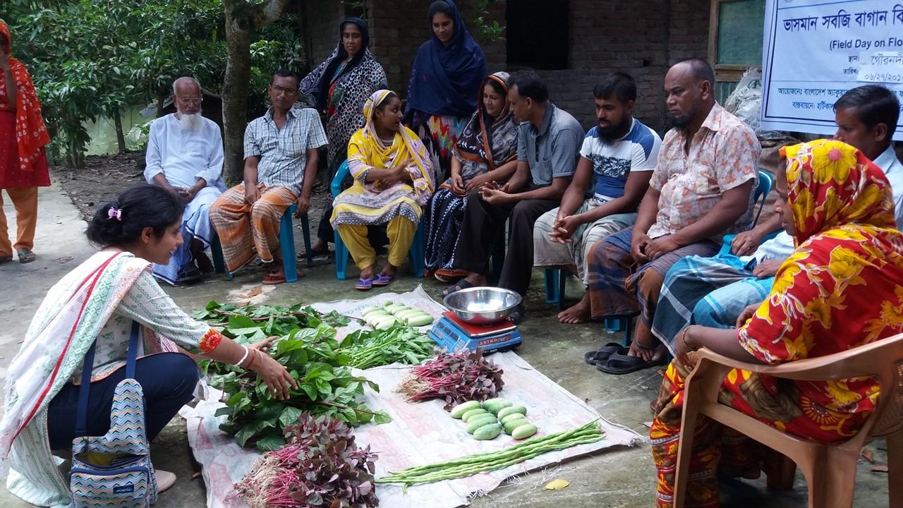 Amrita Mukherjee of the UC Davis Horticulture Innovation Lab trains village leaders in Bangladesh about handling practices for vegetables after harvest. (UC Davis)