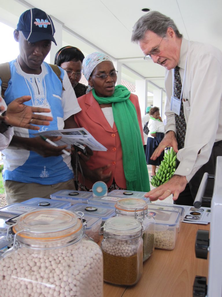 Kent Bradford discusses drying beads to save horticultural seed with scientists and entrepreneurs at a meeting in Kenya held by the Horticulture Innovation Lab.