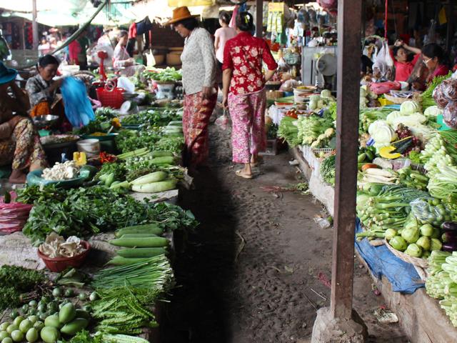 Women buying and selling vegetables in Cambodia